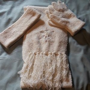 FINAL PRICE! White scarf/gloves/headband set